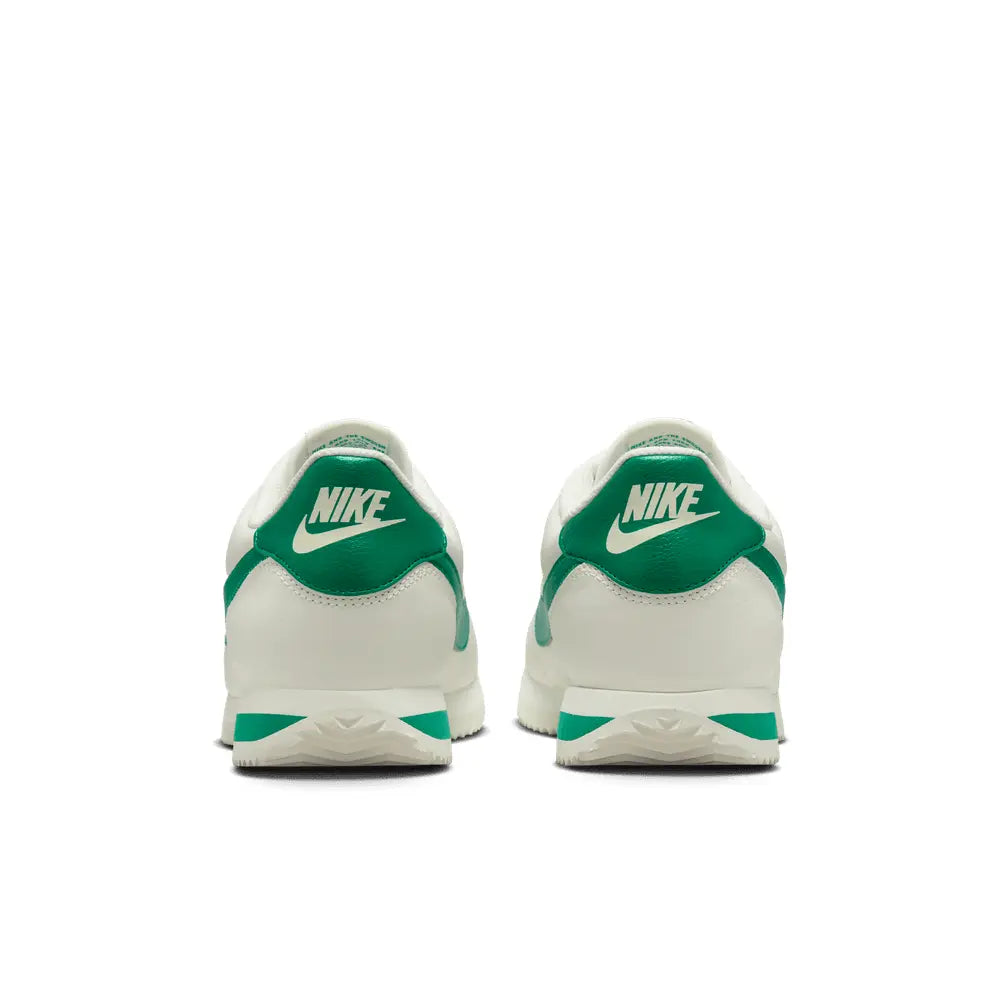 
                      
                        Zapatillas Nike Cortez de Hombre
                      
                    