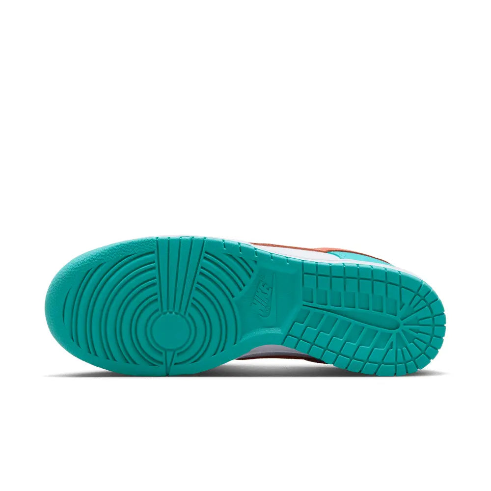 
                      
                        Zapatillas Nike Dunk Low Retro de Hombre
                      
                    