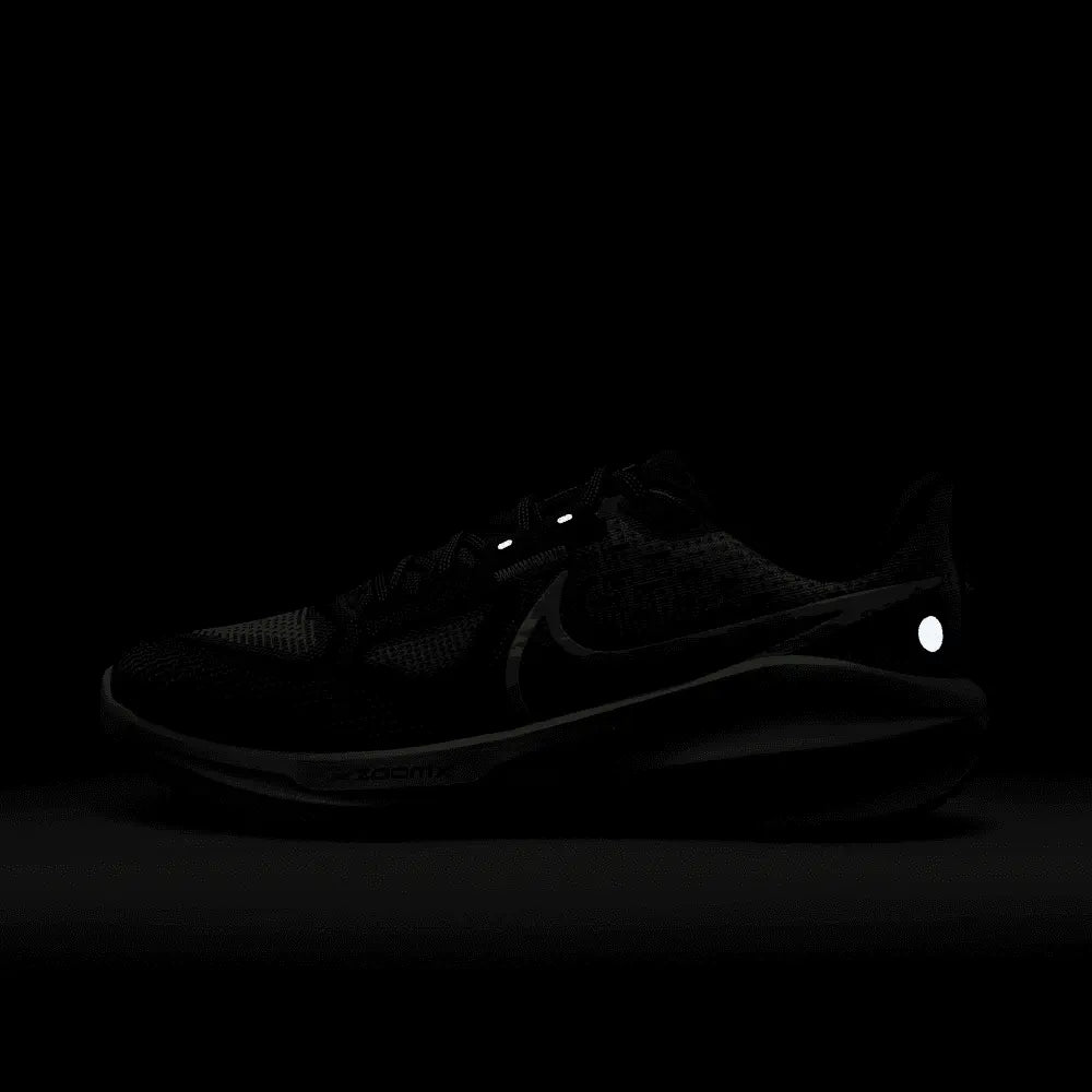 
                      
                        Zapatillas Nike Vomero 17 de Hombre
                      
                    