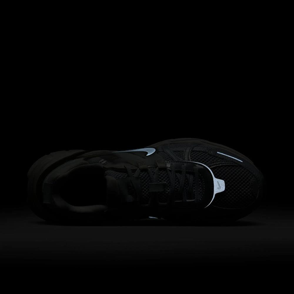 
                      
                        Zapatillas Nike V2K Run de Mujer
                      
                    