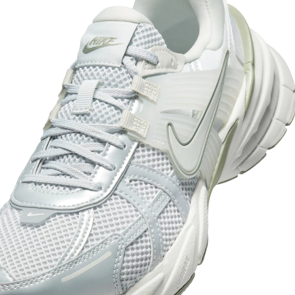 
                      
                        Zapatillas Nike V2K Run de Mujer
                      
                    