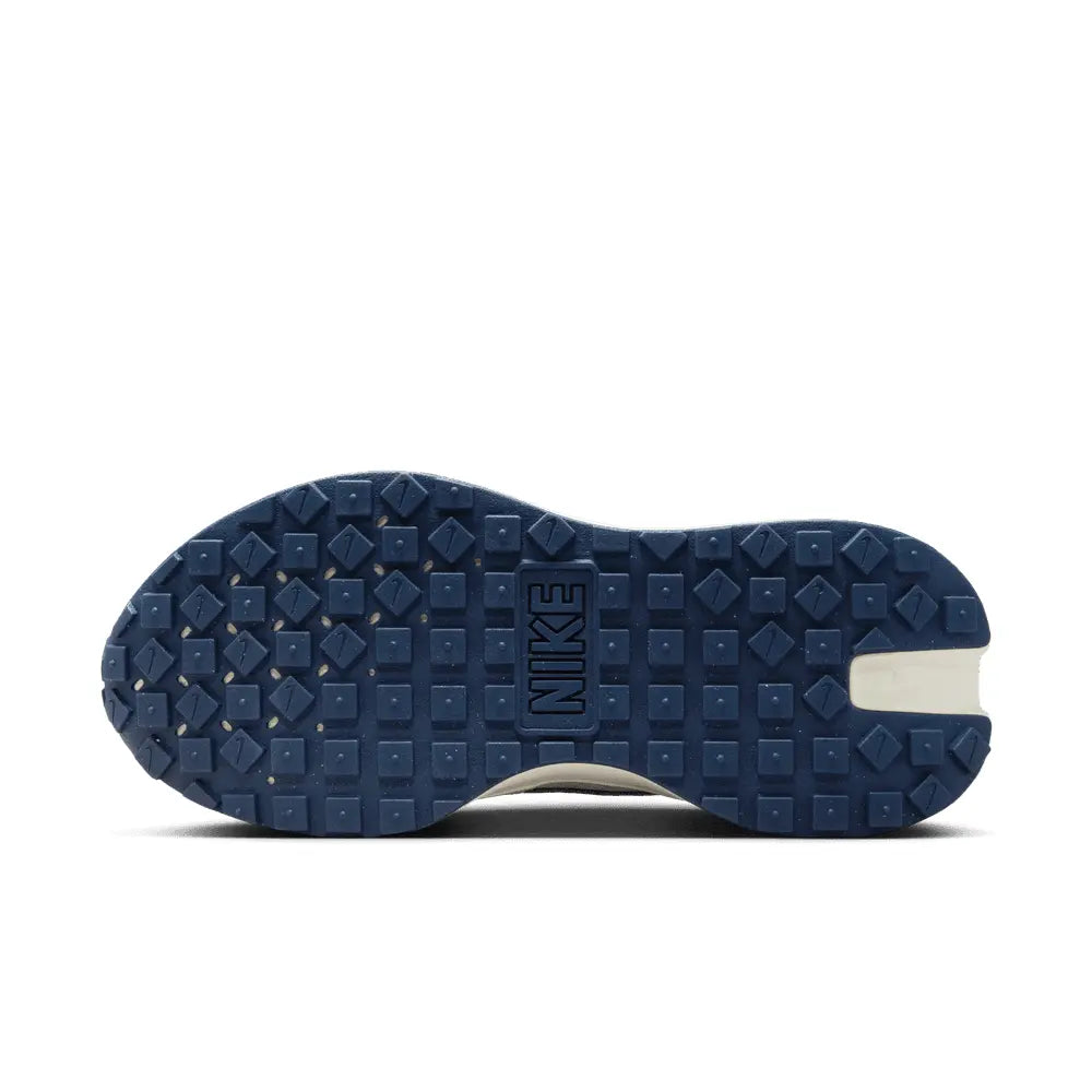 
                      
                        Zapatillas Nike Phoenix Waffle de Mujer
                      
                    
