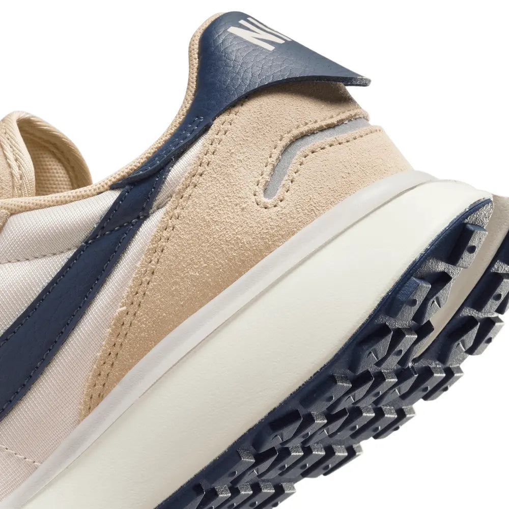 
                      
                        Zapatillas Nike Phoenix Waffle de Mujer
                      
                    