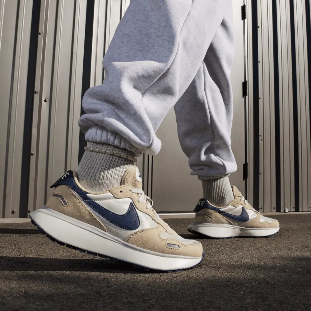 
                      
                        Zapatillas Nike Phoenix Waffle de Mujer
                      
                    