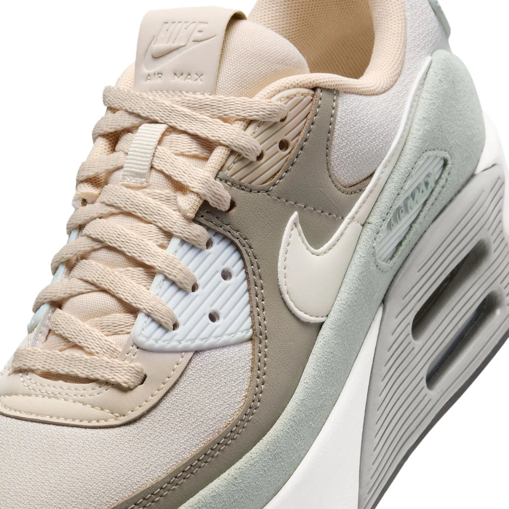 
                      
                        Zapatillas Nike Air Max 90 Lv8 de Mujer
                      
                    