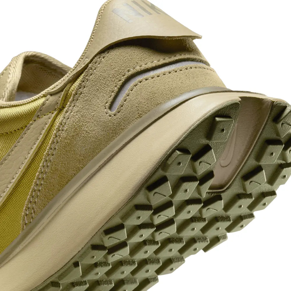 
                      
                        Zapatillas Nike Phoenix Waffle de Mujer
                      
                    