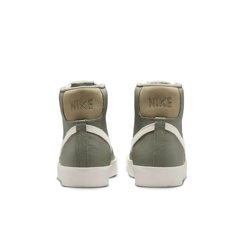 
                      
                        Zapatillas Nike Blazer Mid 77 Prm de Hombre
                      
                    