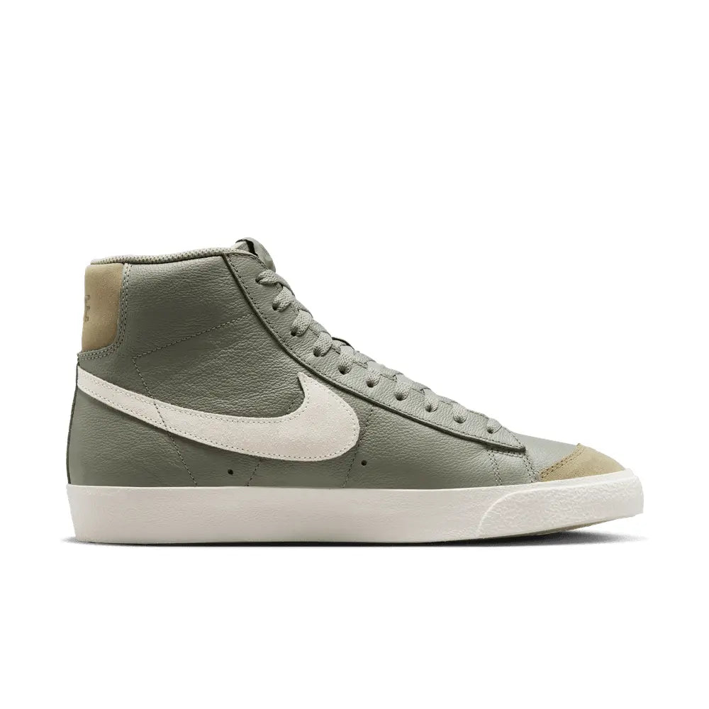 
                      
                        Zapatillas Nike Blazer Mid 77 Prm de Hombre
                      
                    