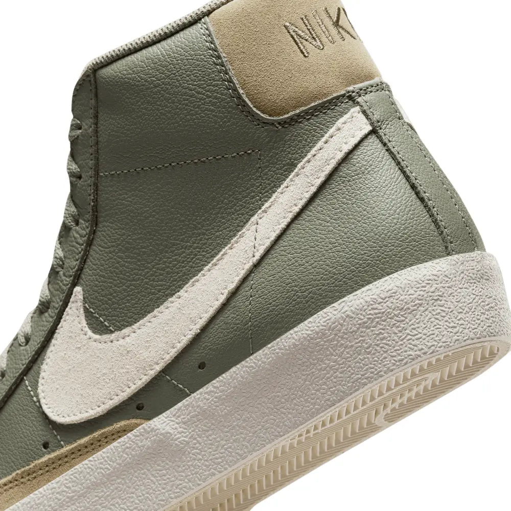 
                      
                        Zapatillas Nike Blazer Mid 77 Prm de Hombre
                      
                    